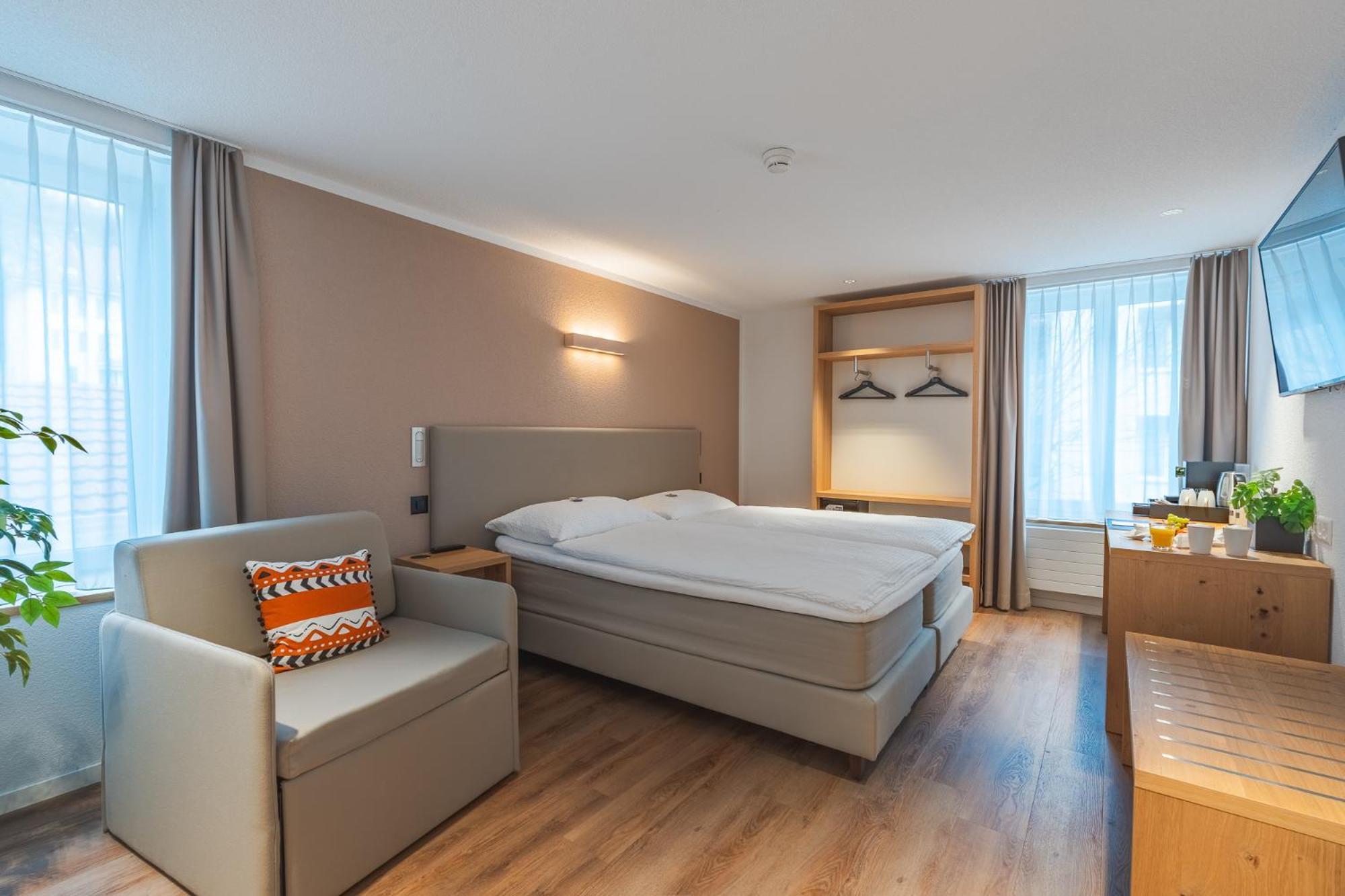 Hotel Artist Biel Bagian luar foto